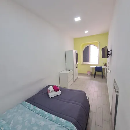 Dimora Partenopea 게스트하우스 3*